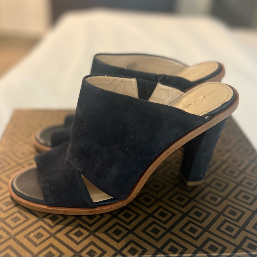 Banana Republic navy blue suede mule. 7.5.